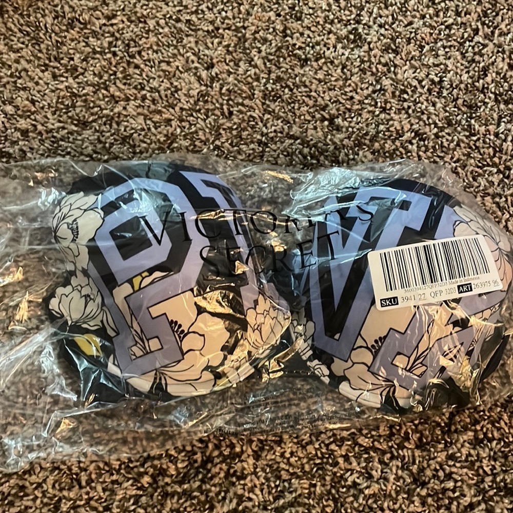 PINK Victoria’s Secret floral wire push up bra